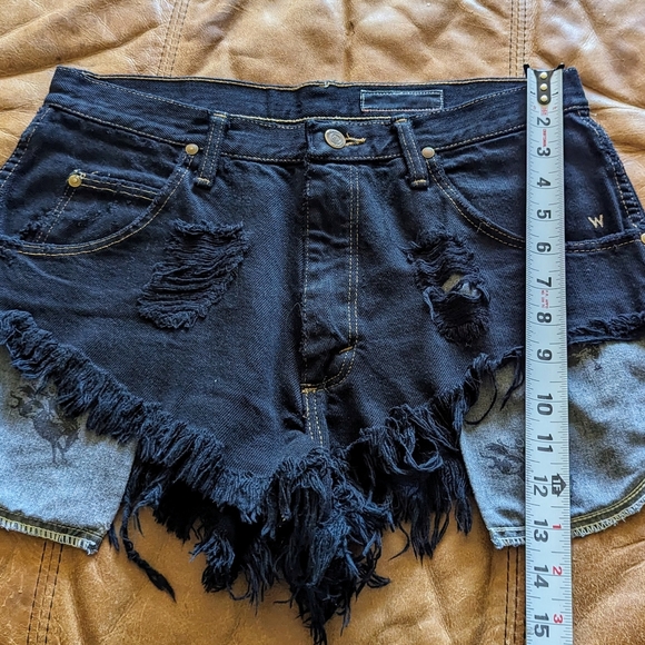 WRANGLER CUTOFFS SZ 31" - Picture 3 of 5